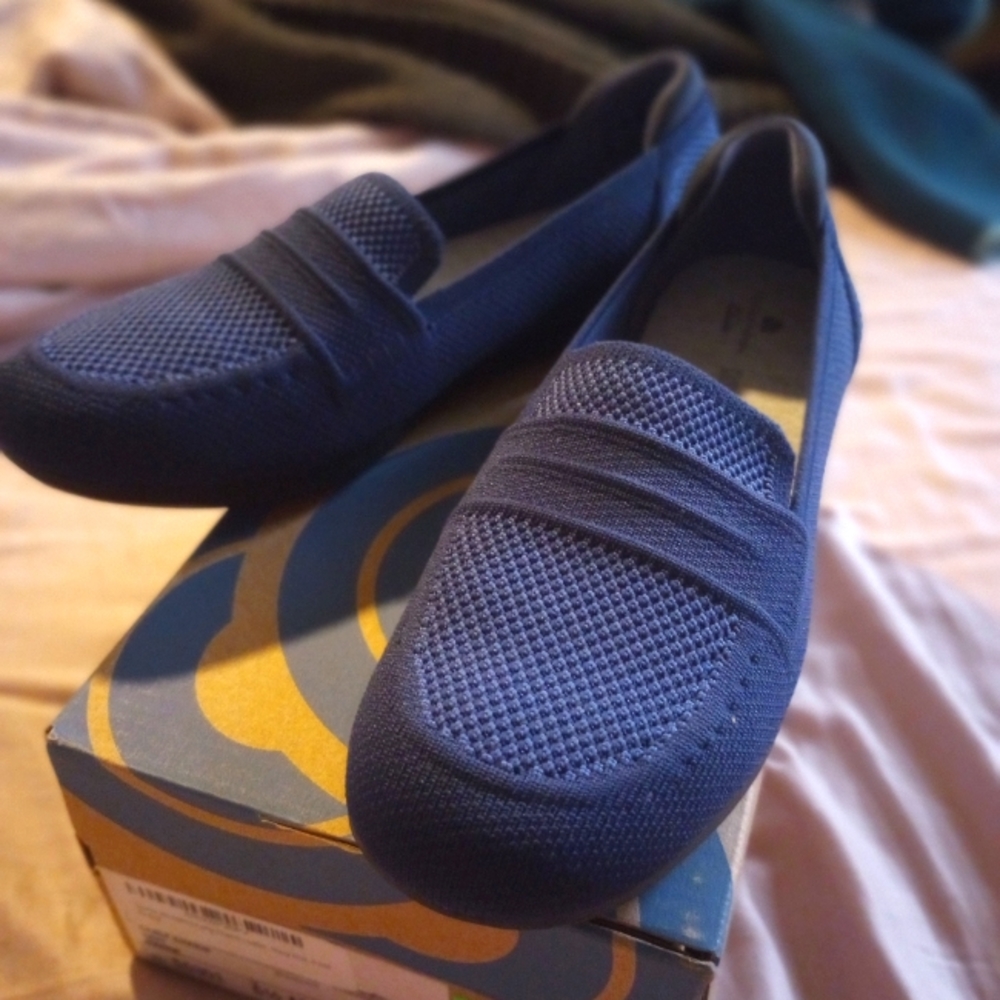 NWB Clarks Carly Charm Knit Loafers